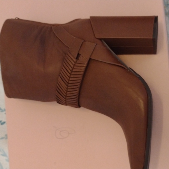 Brand new no box women's brown western style leather block heel bootie. Size 8. - Picture 3 of 3